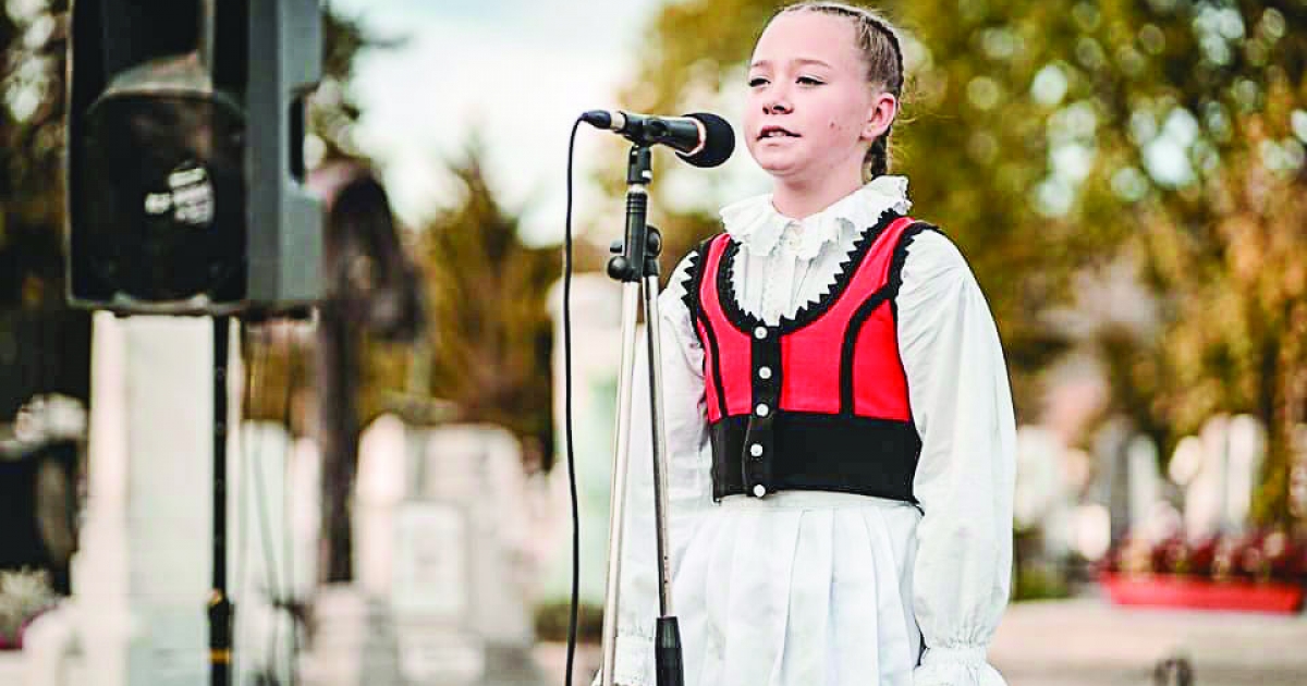 Kategóriájában első helyezést ért el az Őszirózsa országos népdalvetélkedőn a gyergyóalfalvi Gál Abigél